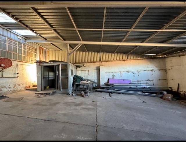 1,400M² WAREHOUSE TO LET IN INDUSTRIA NORTH